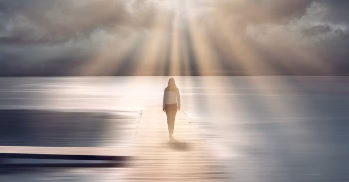 Những gì những người trải nghiệm cận tử này nhìn thấy có thể không phải là thiên đường hay thế giới bên kia thực sự. Nhưng những gì họ trải qua đã cho họ lòng dũng cảm và sức mạnh để đối mặt với cuộc sống một lần nữa. Từ góc độ này, những gì họ nhìn thấy thực chất là một loại hy vọng.