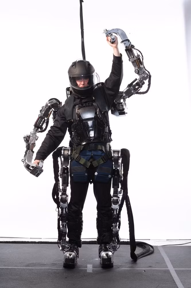 Bộ xương ngoài quân đội mang tên Sarcos XOS sẽ giúp những người lính trở nên mạnh mẽ một cách đáng kinh ngạc.