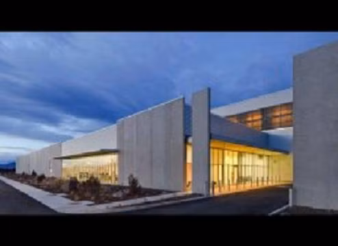 Bên ngoài trung tâm dữ liệu Prineville.