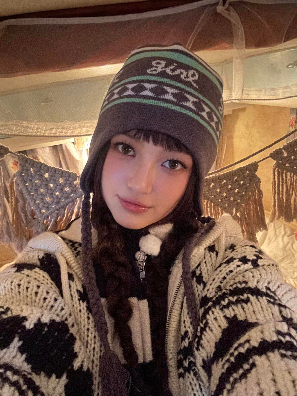 Nữ ca sĩ được nhận xét có giọng ca trong trẻo, từng được chọn lồng tiếng cho công chúa Ariel ở bản tiếng Hàn. Không chỉ lồng tiếng, cô còn là người thể hiện ca khúc tiêu biểu Part of your world của nàng tiên cá Ariel hát khi còn ở dưới đại dương. Dù thế, phần thể hiện của cô không được nhiều người đón nhận, cho rằng kỹ năng thanh nhạc của Danielle, chưa đủ sức đảm nhận ca khúc Part of your world.