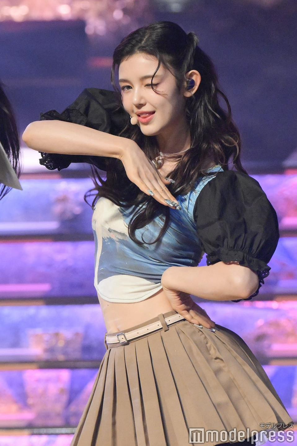 Trước khi ra mắt với vai trò ca sĩ thần tượng, Danielle có quãng thời gian dài tiếp xúc với ống kính khi làm người mẫu nhí, đóng quảng cáo…