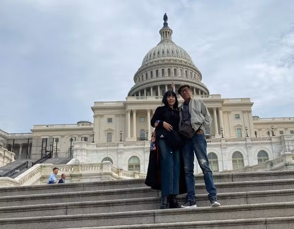 Hiện tại, chị có cuộc sống hạnh phúc bên đạo diễn Tất Bình. Dù không sinh thêm con nhưng hai nghệ sĩ vẫn luôn dành tình cảm cho nhau. Hai con riêng của đạo diễn Tất Bình là biên kịch Diệu Hương và Thiếu Ngân đều dành cho NSND Lan Hương sự trân trọng, yêu mến.