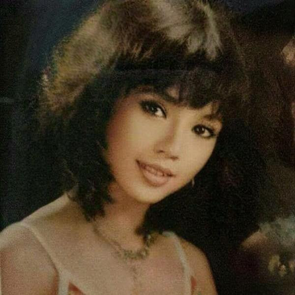 hững năm 1990-2000, chị nổi tiếng trong nhiều bộ phim của chương trình "Văn Nghệ Chủ Nhật". Đặc sắc nhất là vai diễn trong "Những Người Sống Quanh Tôi". Phim này do đạo diễn Tất Bình chỉ đạo sản xuất.