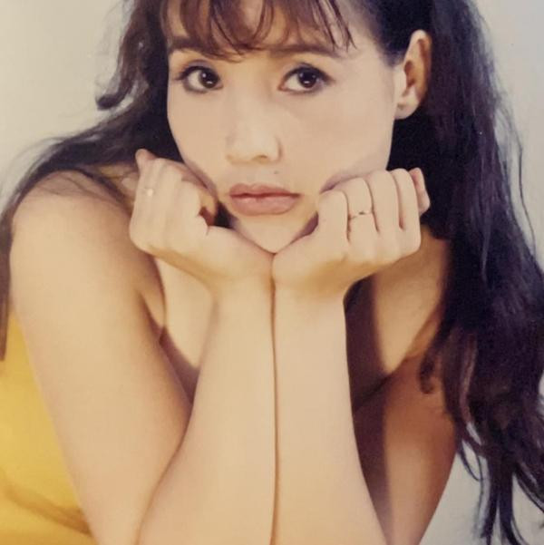 SND Lan Hương được khán giả biết đến ngay từ lúc mới 10 tuổi khi tham gia bộ phim “Em Bé Hà Nội”. Chị sinh ra trong một gia đình có bố là sĩ quan quân đội, mẹ là kỹ sư. Vì vậy, chị từng bị mẹ phản đối kịch liệt khi muốn tham gia bộ phim này. Tuy nhiên, vì tình yêu dành cho nghệ thuật nên NSND Lan Hương đã nghe theo tiếng gọi trái tim.