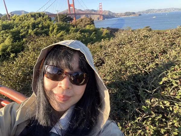 Và khi về hưu, NSND Lan Hương vẫn khiến nhiều người ngạc nhiên vì sự trẻ đẹp của chị. Tuổi xế chiều, nữ nghệ sĩ tham gia ít phim hơn vì chị muốn dành thời gian nghỉ ngơi và những công việc cá nhân.