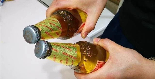 3 meo de mo nap chai bia khi khong co dung cu khui