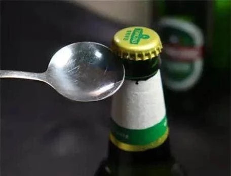 3 meo de mo nap chai bia khi khong co dung cu khui-Hinh-2
