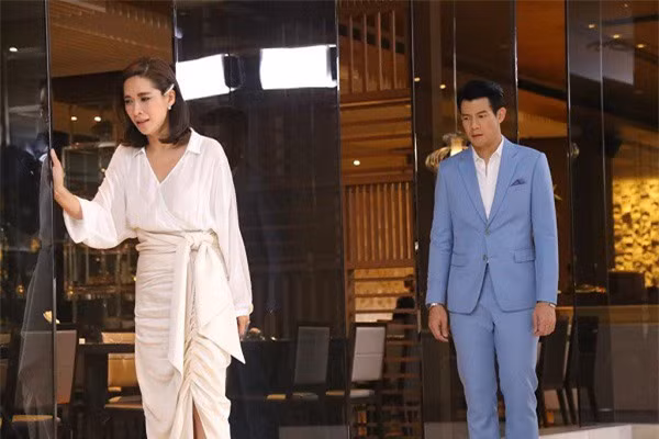 Biet ly do chong cu doi ly hon, toi thuong anh den xe long