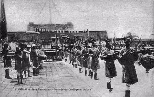 Nghi thuc mung le Tet Nguyen dan cung dinh Hue dien ra the nao?