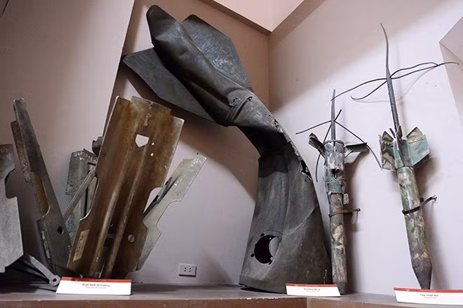 Chiếc đuôi đồ sộ của quả bom M118.