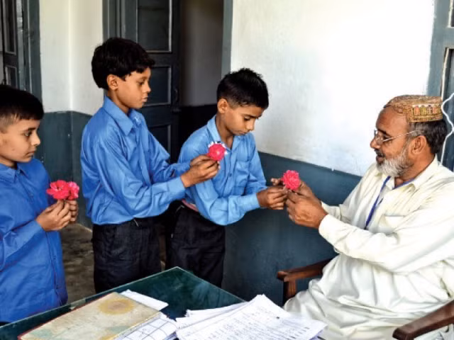 Một số quốc gia đã chọn ngày Nhà giáo thế giới là ngày Nhà giáo của đất nước mình như Azerbaijan, Croatia, Litva, Nga, Pakistan, Philippines... Ảnh: The Express Tribun.