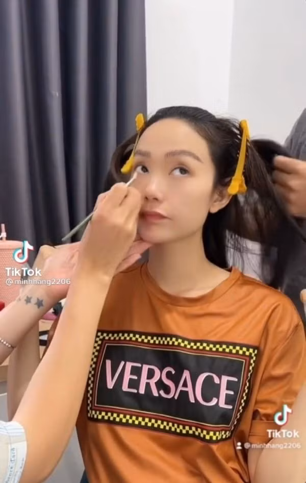 Minh Hang tu tin show mat moc van khien chi em xuyt xoa