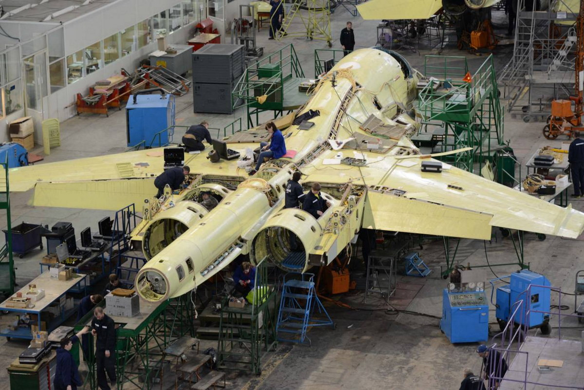 Trên phương diện kinh tế, Novosibirsk là một trung tâm công nghiệp lớn của nước Nga. Các ngành công nghiệp chủ đạo của thành phố là hàng không vũ trụ, nhiên liệu hạt nhân, máy móc công - nông nghiệp, thiết bị điện tử, luyện kim... Ảnh: Военное обозрение.