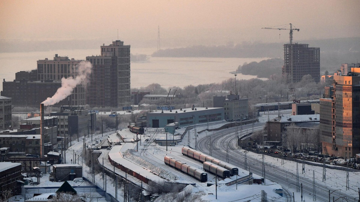 Năm 1926, chính quyền Xô-viết đổi tên Novonikolayevsk thành Novosibirsk, có nghĩa là “thành phố mới ở Siberia”. Dười thời của Joseph Stalin, Novosibirsk trở thành trung tâm công nghiệp lớn nhất của Siberia. Tốc độ tăng trưởng công nghiệp nhanh chóng khiến thành phố có biệt danh là "Chicago của Siberia". Ảnh: РИА Новости.