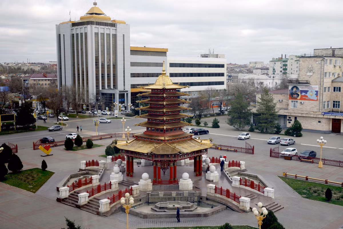 Sau nhiều thăng trầm của lịch sử, người Kalmyk vẫn giữ mối quan hệ chặt chẽ với nước Nga, đồng thời duy trì được sự tự trị của mình. Sau khi Liên Xô sụp đổ năm 1991, Kalmykia duy trì vị thế của một nước cộng hòa tự trị trong Liên bang Nga. Ảnh: Gazprom.ru.