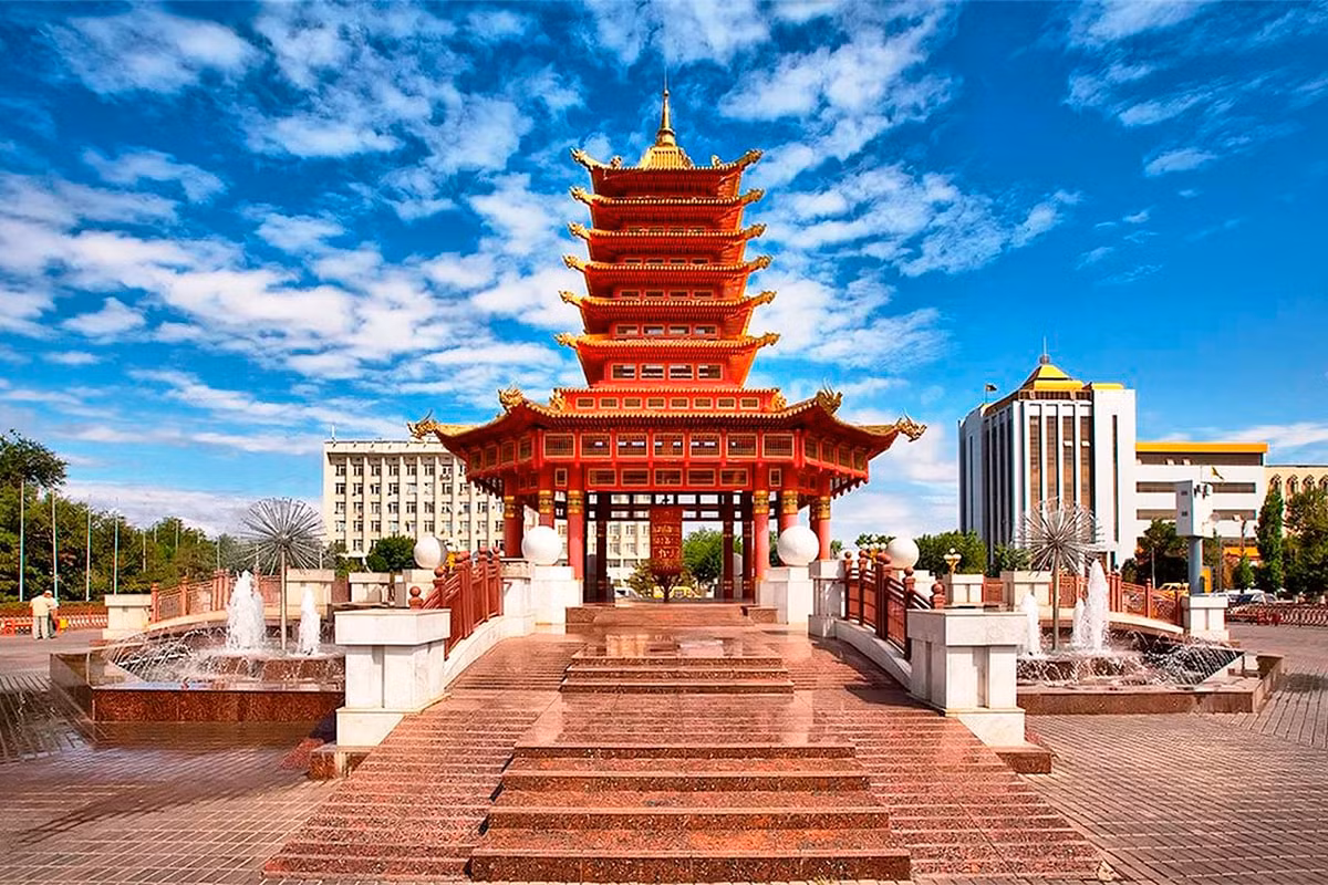 Nga không chỉ là quốc gia rộng lớn nhất thế giới mà còn là một trong những vùng đất "kỳ lạ" nhất. Điều này thể hiện phần nào qua sự hiện diện của Cộng hòa Kalmykia, một quốc gia Phật giáo giữa lòng nước Nga. Ảnh: Ulovanet.ru