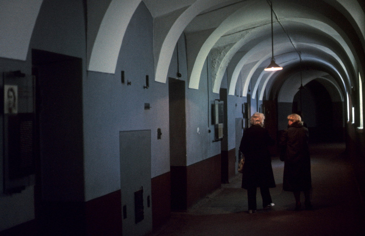 Bên trong một lối đi tại khu nhà giam của pháo đài Peter &amp; Paul, di tích lịch sử nổi tiếng Leningrad.