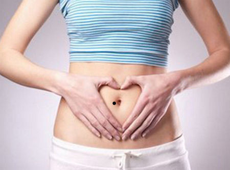 3. Nốt ruồi ở hai bên rốn: Nốt ruồi ở hai bên rốn là nốt ruồi tăng tài lộc, là người thông minh lanh lợi, trung niên vượng phát, sự nghiệp hanh thông.