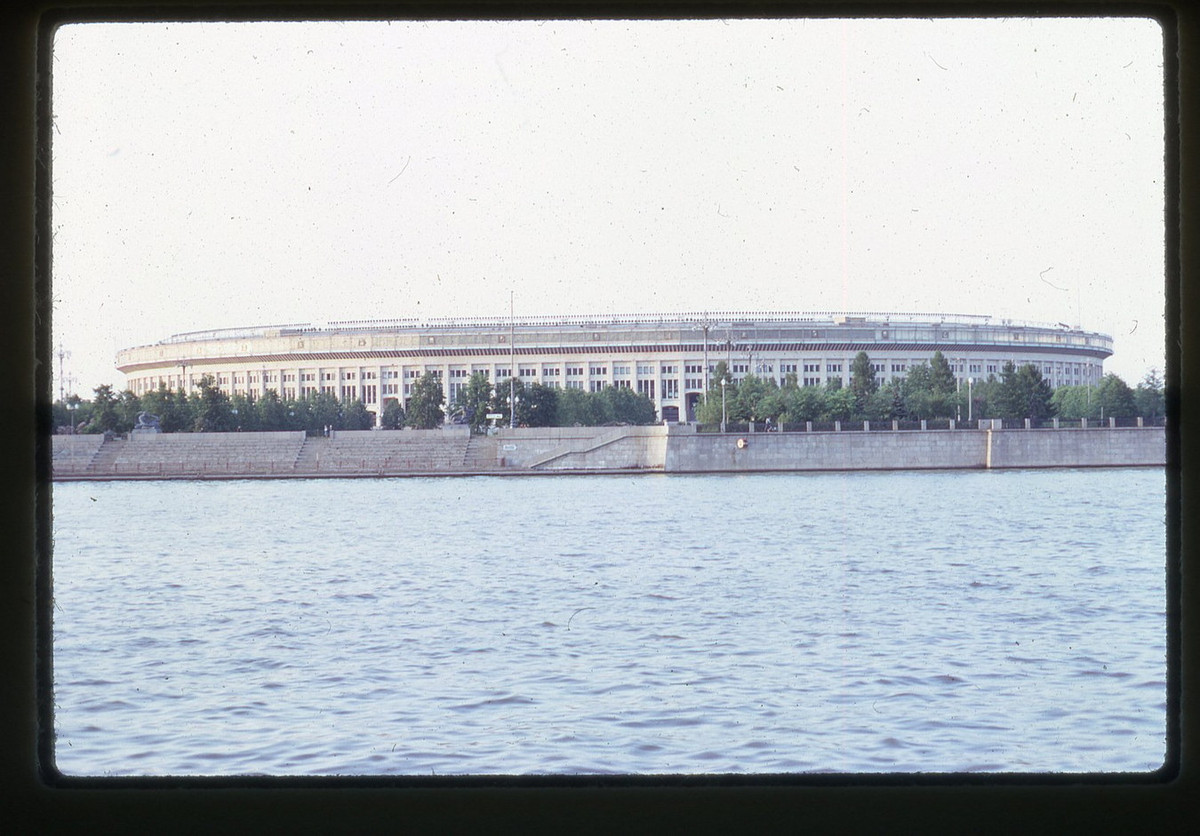 Sân vận động Trung tâm Lenin - sân vận động quốc gia của Liên Xô. Từ năm 1992 công trình này đổi tên là sân vận động Luzhniki, là sân vận động quốc gia của Nga hiện tại.