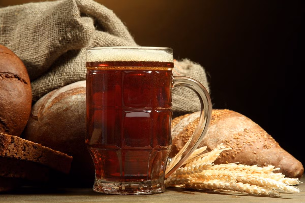 Thị xã Zvenigorod ở phía tây thủ đô Moskva, có nghề làm kvas truyền thống có tiếng là ngon. Kvas ở đây được nấu và cất dưới hầm tu viện họ đạo Chính Thống giáo Nga trong thị xã. Ảnh: Takprosto.cc.