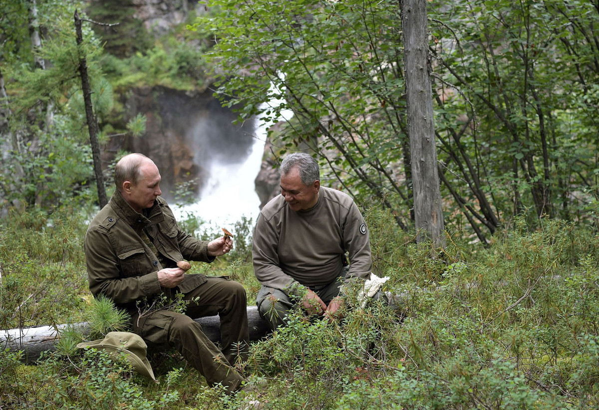 Có học giả nhận xét rằng, sự bao la, sâu thẳm và huyền bí của rừng taiga cũng cũng chính là những đặc tính tâm hồn của dân tộc Nga, mà người ngoài khó có thể hiểu được một cách thấu đáo... Ảnh: Wallpapers-fenix.eu.