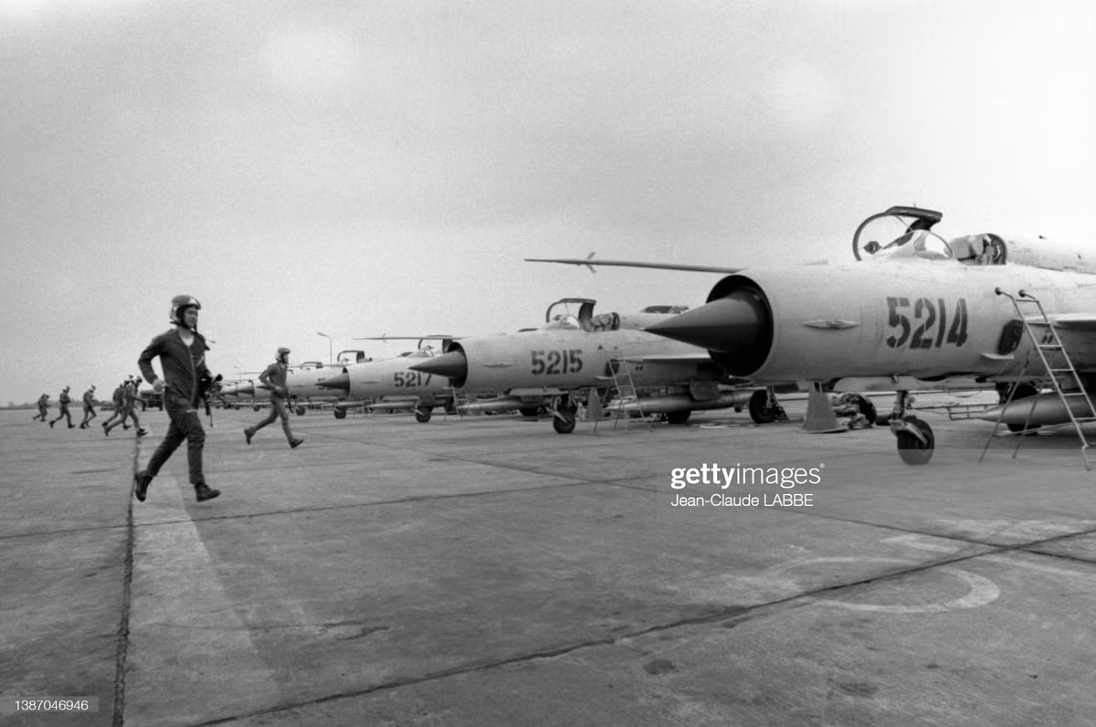 "Én bạc" MiG-21 sẵn sàng xuất kích.