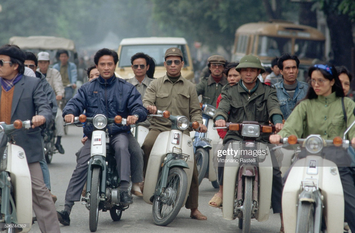 Những chiếc xe Honda trên đường phố Hà Nội giờ tan tầm.