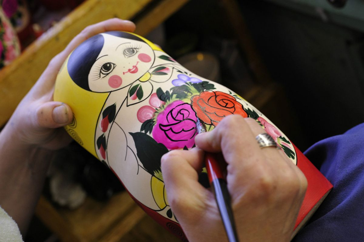 Búp bê Matryoshka xuất hiện vào cuối thế kỷ 19, khi nghệ nhân - nhà sản xuất búp bê Vasily Petrovich Zvyozdochkin cho sản xuất dòng búp bê này từ bản thiết kế của họa sĩ Sergey Vasilyevich Malyutin. Ảnh: Nn.aif.ru.