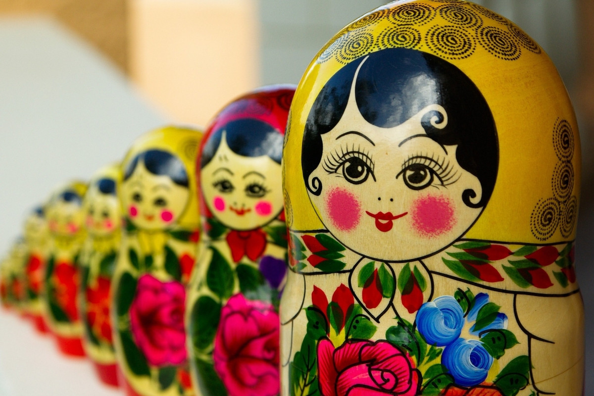 Nói đến búp bê Matryoshka (матрёшка) nhiều người sẽ nghĩ ngay đến nước Nga, vì đây là một biểu tượng văn hóa bất hủ của đất nước rộng lớn nhất thế giới này. Ảnh: Abnews.ru.