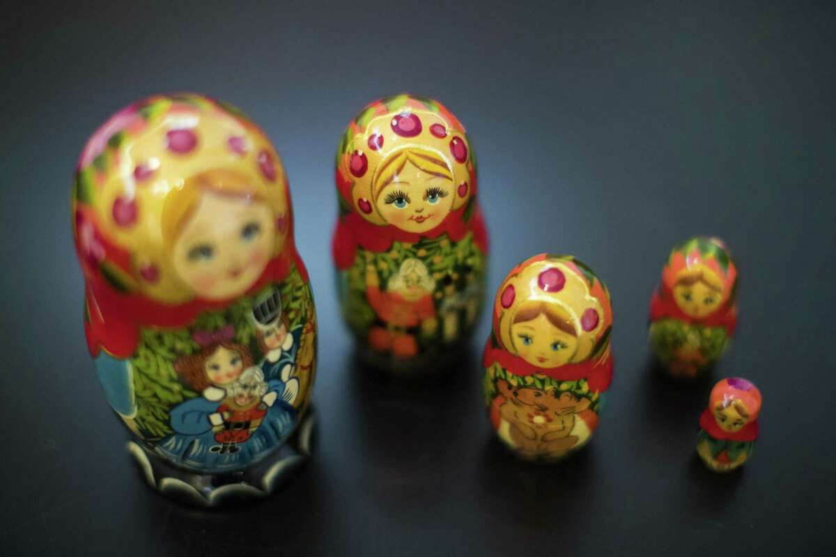 Sức hút của búp bê Matryoshka còn vươn tầm ra thế giới, khi vào năm 2001, một công ty của Mỹ mua bản quyền sản xuất búp bê Matryoshka và trở thành công ty đầu tiên trên thế giới nắm bản quyền sản xuất loại búp bê này. Ảnh: Collection Station.