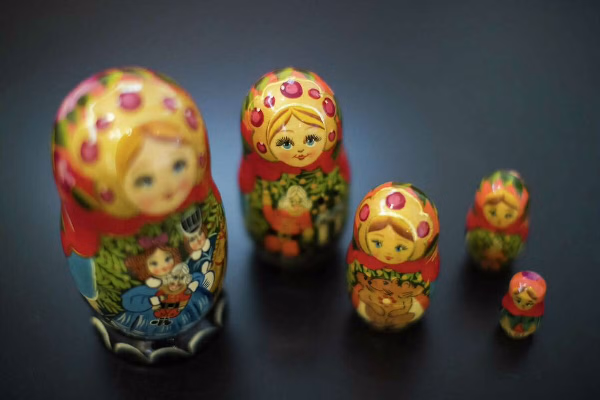 Sức hút của búp bê Matryoshka còn vươn tầm ra thế giới, khi vào năm 2001, một công ty của Mỹ mua bản quyền sản xuất búp bê Matryoshka và trở thành công ty đầu tiên trên thế giới nắm bản quyền sản xuất loại búp bê này. Ảnh: Collection Station.