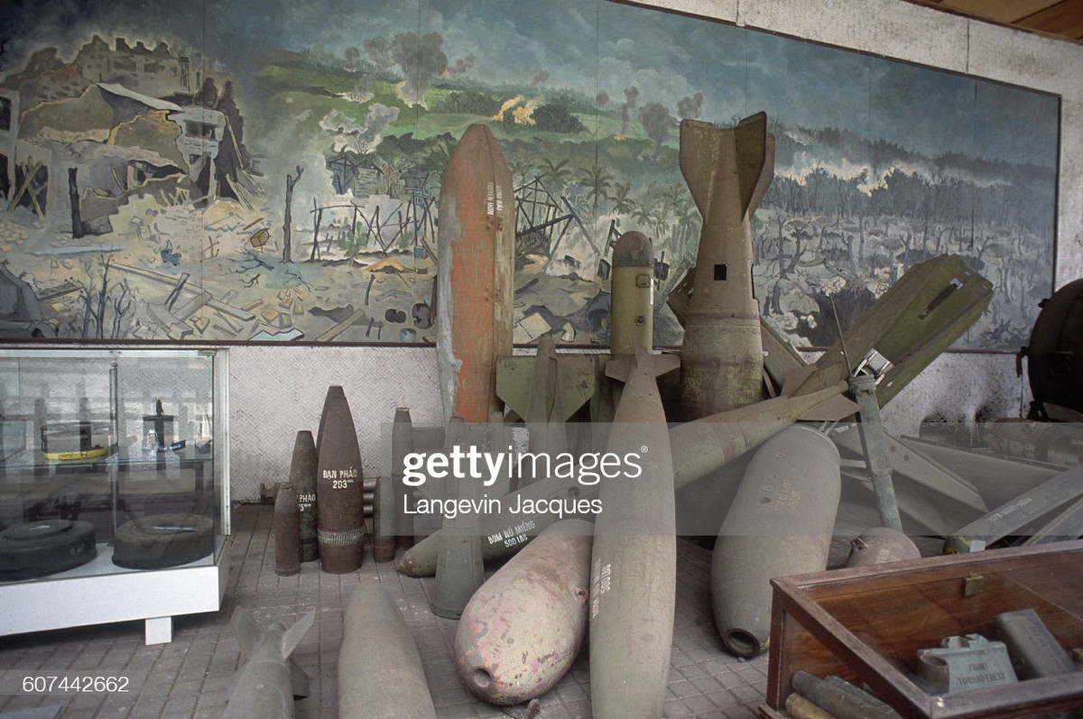 Các loại bom đạn Mỹ, hiện vật của Nhà trưng bày tội ác chiến tranh xâm lược.