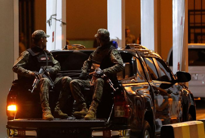 Dan Pakistan xuong duong sau khi thu tuong bi lat do-Hinh-3