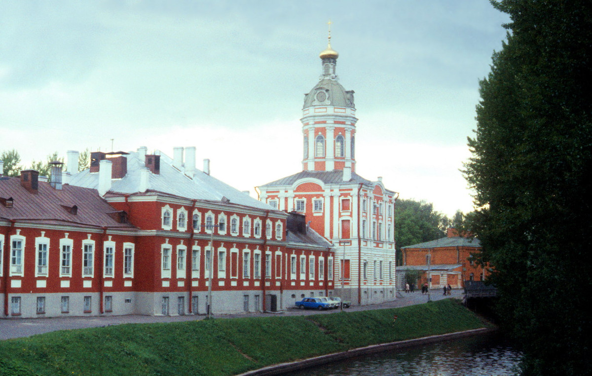 Tu viện Alexander Nevsky.