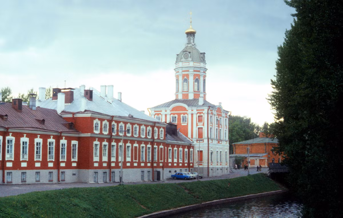 Tu viện Alexander Nevsky.