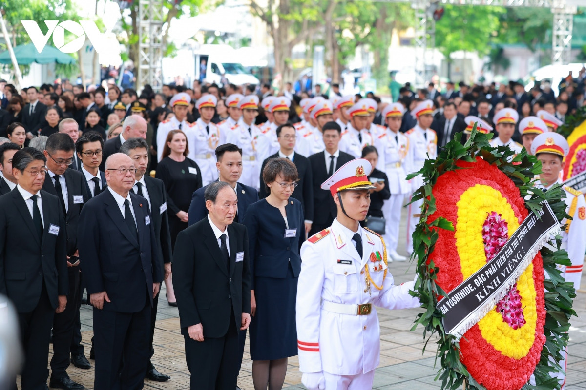 [CAP NHAT] Dong nguoi noi dai qua cac pho vao vieng Tong Bi thu Nguyen Phu Trong-Hinh-25