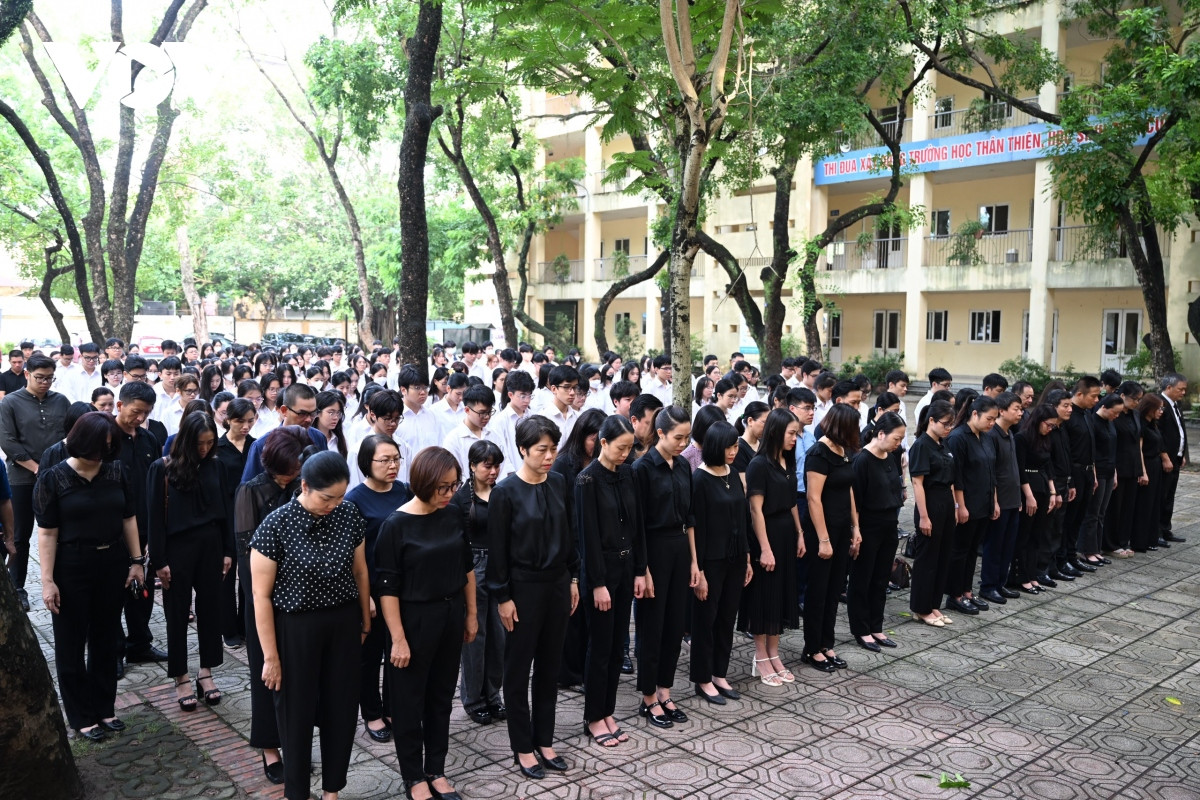 [CAP NHAT] Dong nguoi noi dai qua cac pho vao vieng Tong Bi thu Nguyen Phu Trong-Hinh-19