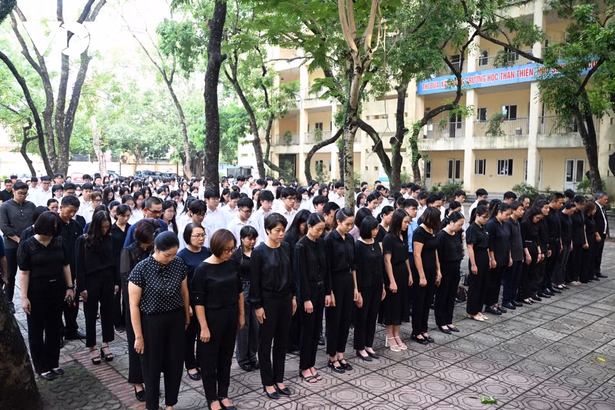[CAP NHAT] Dong nguoi noi dai qua cac pho vao vieng Tong Bi thu Nguyen Phu Trong-Hinh-19
