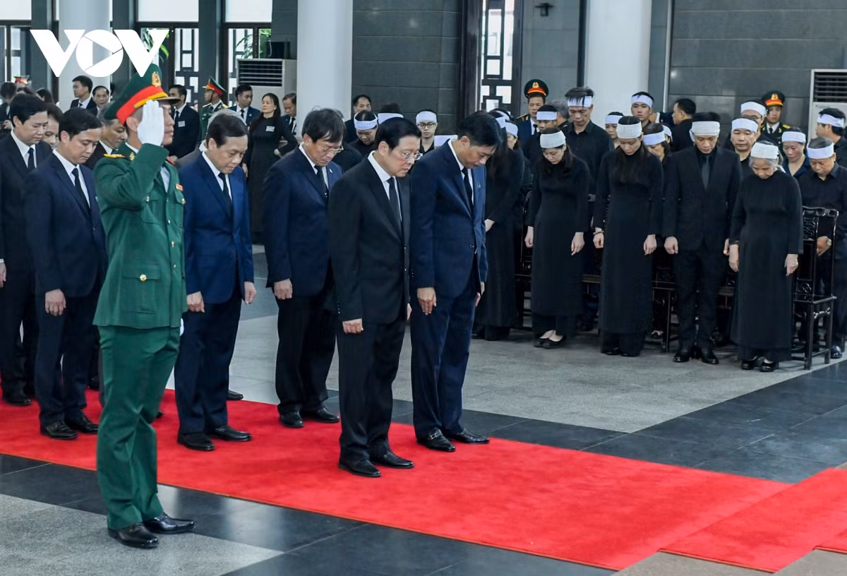 [CAP NHAT] Dong nguoi noi dai qua cac pho vao vieng Tong Bi thu Nguyen Phu Trong-Hinh-32