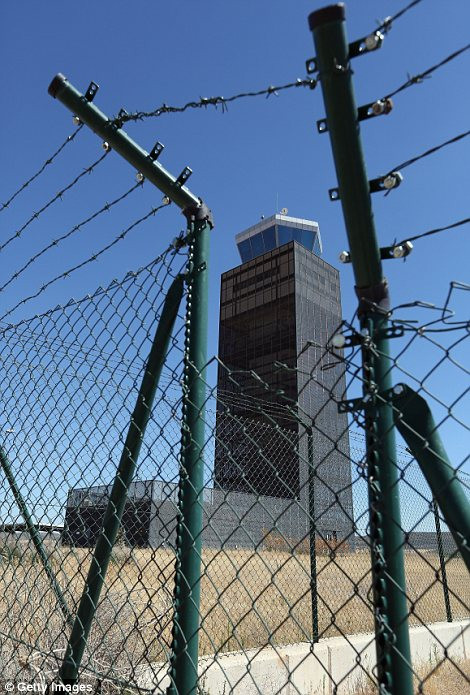 Sân bay này bị đem ra đấu giá với mức giá khởi điểm 150 triệu USD từ hôm thứ Hai và thương vụ đấu giá này sẽ kết thúc vào ngày 27/12 tới.