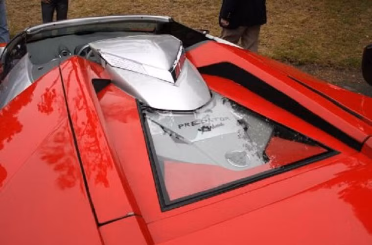 Kiểu dáng độc đáo lấy cảm hứng từ vẻ hầm hố của 1 con tê giác nhưng đầy vẻ nhanh nhẹn của 1 con chó Bull.