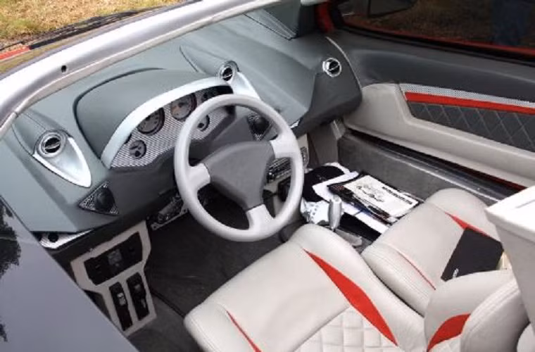 Nội thất đơn giản mà sang trọng tạo cảm giác thoải mái cho người lái xe.