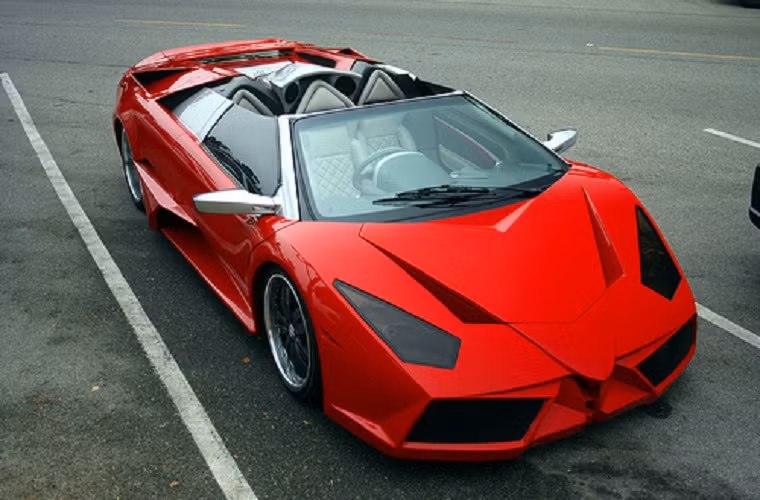 Giá khởi điểm trong cuộc đấu giá của siêu " Mãnh thú" Lamborghini Reventon là 230.000 USD.