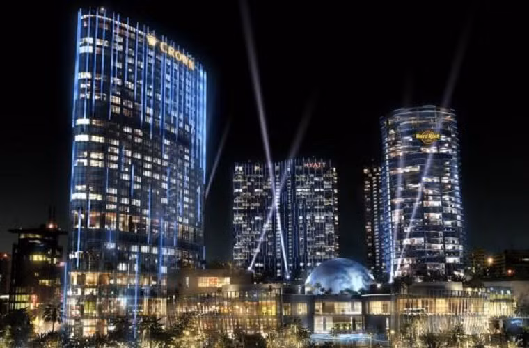 Macau, thành phố của những giấc mơ – 2,1 tỉ USD. Thường được biết đến như CoD, 420.000 m2 của sòng bạc này chứa 550 bàn đánh bạc, 1.500 máy chơi, 20 nhà hàng cực lớn cùng một khu mua sắm rộng 175.000m2.