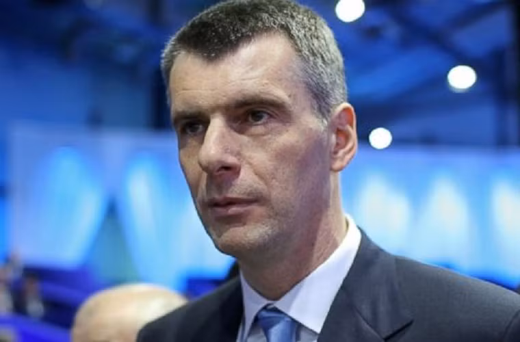  Mikhail Prokhorov, 48 tuổi, tài sản 9,3 tỷ USD, ông chủ của đội bóng rổ nhà nghề Mỹ Brooklyn Nets. Tỷ phú người Nga này đứng thứ 69 những người giàu nhất hành tinh do Forbes bình chọn.