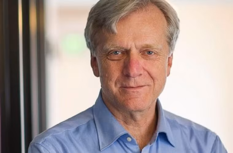  Andreas von Bechtolsheim, 58 tuổi, đồng sáng lập công ty Sun Microsystems, chủ tịch của công ty mạng viễn thông Arista Networks. Ông có 4,4 tỷ USD trong tài sản.