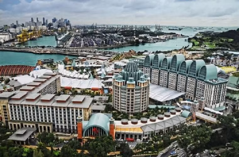 Khu nghỉ mát World Sentosa, Singapore – 5.7 tỉ USD. Sở hữu hai sòng bạc có tổng diện tích là 121 hecta, một phim trường của hãng Universal và viện đại dương học lớn nhất thế giới, khu nghỉ mát là điểm đến hấp dẫn thu hút hàng triệu lượt người mỗi năm.