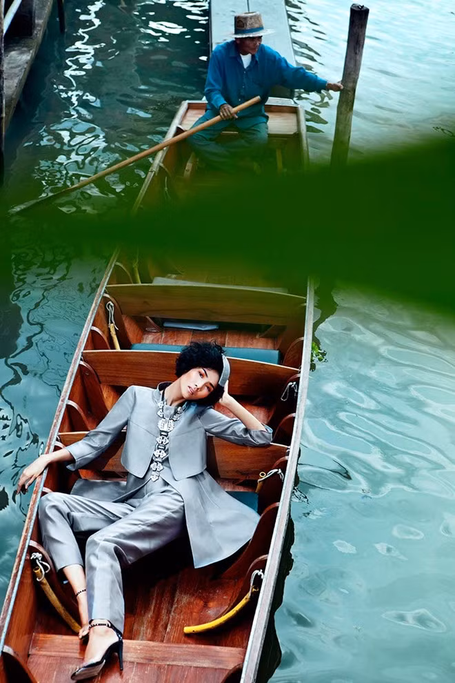 Đây là bức ảnh Hoàng Thùy thực hiện cho tạp chí Elle cùng thời điểm tại Thái Lan. - Ảnh: Bobby Nguyễn.