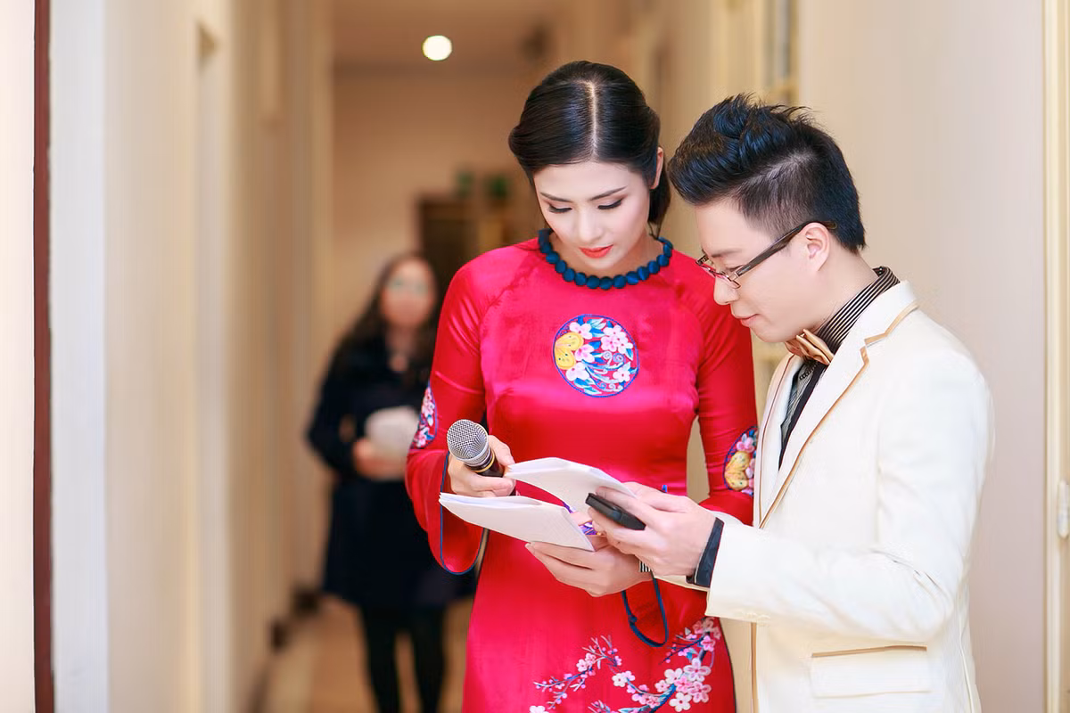 Cả hai khá ăn ý khi làm việc cùng nhau.