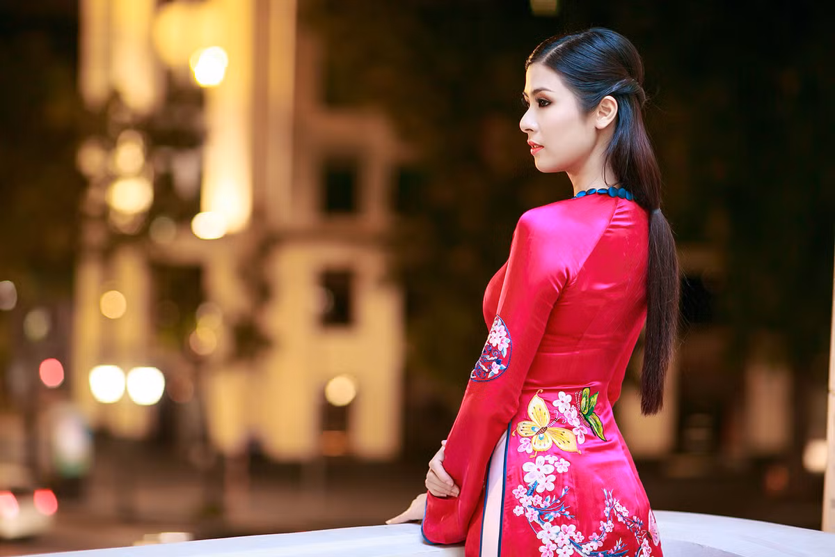 Cùng với hành trình "cải trắng", cô ngày càng đắt show MC.